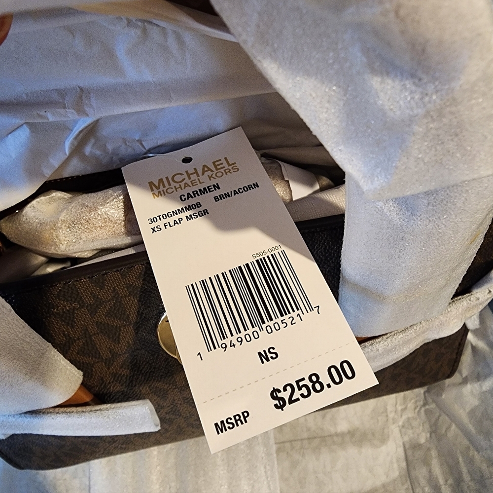 ❤️NEW MICHAEL MICHAEL KORSCarmen Small Logo and Leather Belted Satchel - Picture 10 of 13